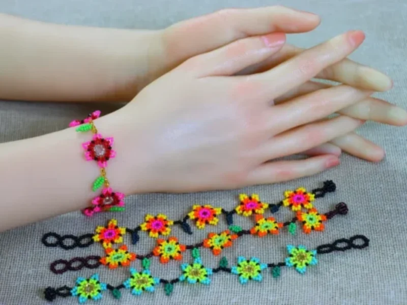 Pulsera De Florecitas De Chaquira