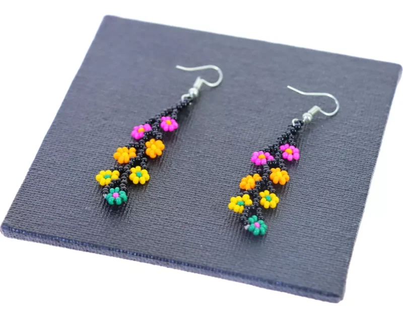 Aretes Largos de Chaquira - México con Amor - Tienda de Artesanías