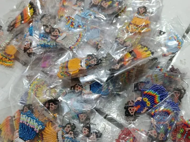 Aretes De Chaquira Colgante De Muñequita Mexicana