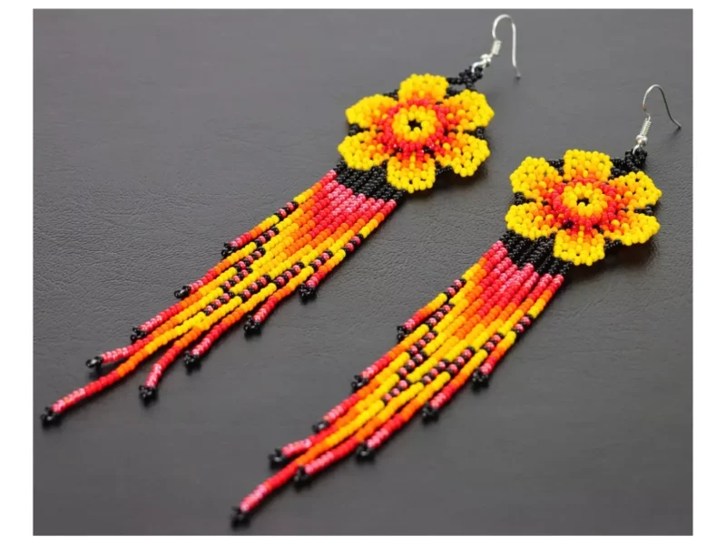 Aretes Largos De Cuentas Huichol De Flor Con Flecos
