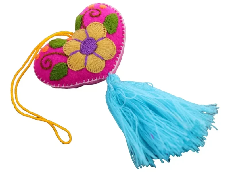 Pack 12 Pompones De Corazon Bordadas De Flor Pompones Artesanal