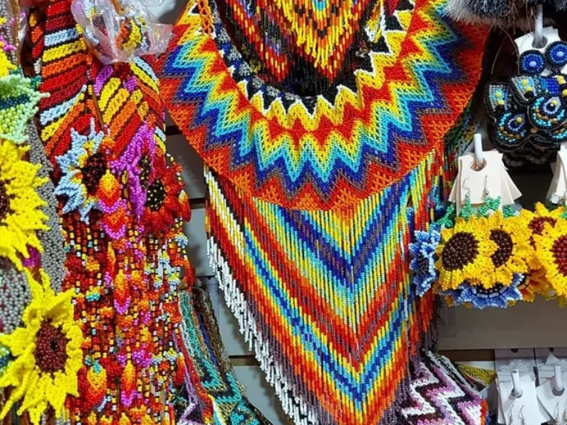 Collar De Cuentas Huichol Con Flecos Largos De Moda