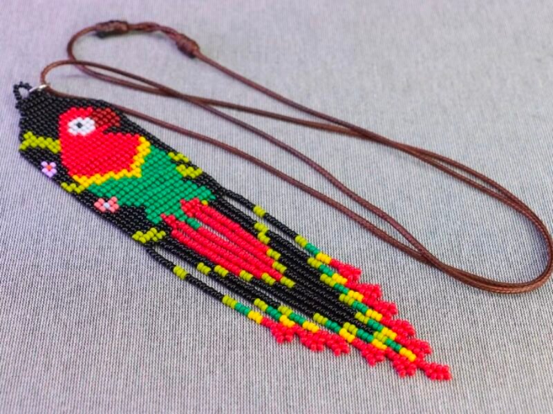 Set De 2 Collares Dije De Guacamaya De Mostacillas