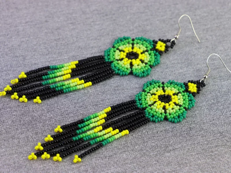 Aretes De Cuentas Huichol Aretes De Flor Flecos De Moda Artesanal