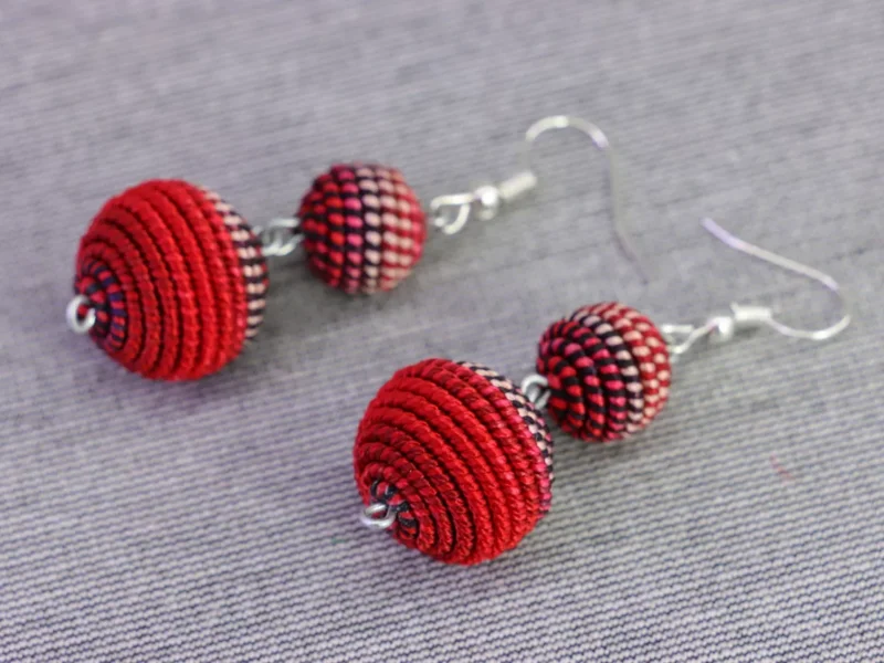 Aretes De Esferas Bordadas Aretes De Moda Artesanal