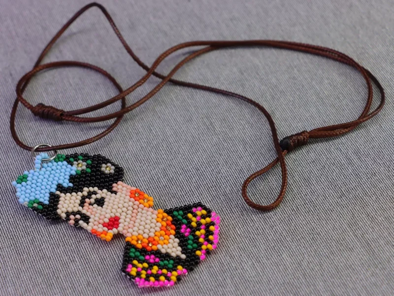 Collar Dije Frida Kahlo De Moda Collar De Cuentas Huichol