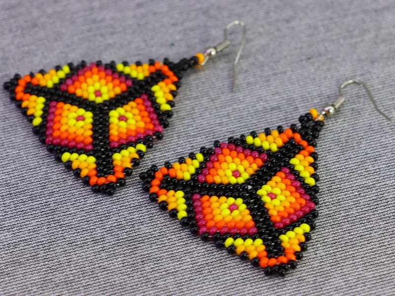 Aretes De Cuentas Huichol Colgante DeTriangulo Artesanal