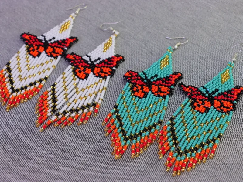 Aretes De Mariposa Con Flecos De Chaquira