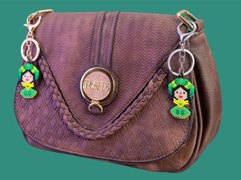 Llaveros Artesanal de Chaquira Muñequita Para Bolsos Mochilas Hecho a Mano