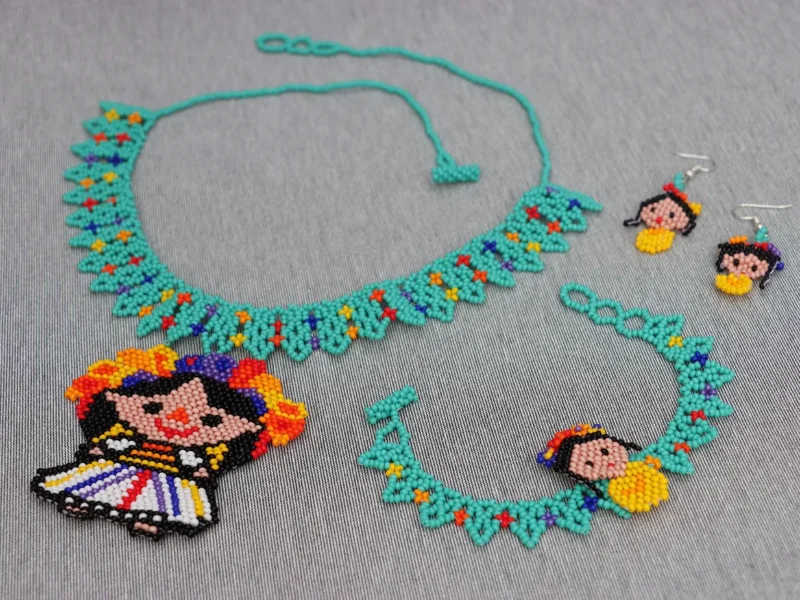 Set Collar De Cuentas Huichol Muñequita Artesanal