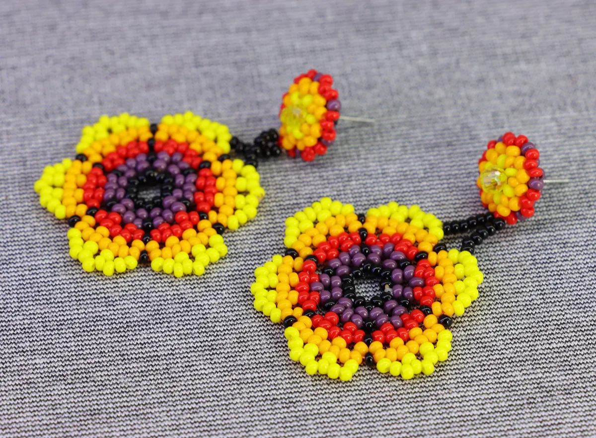 Aretes De Chaquira Colgante De Flor Artesanal - Image 4