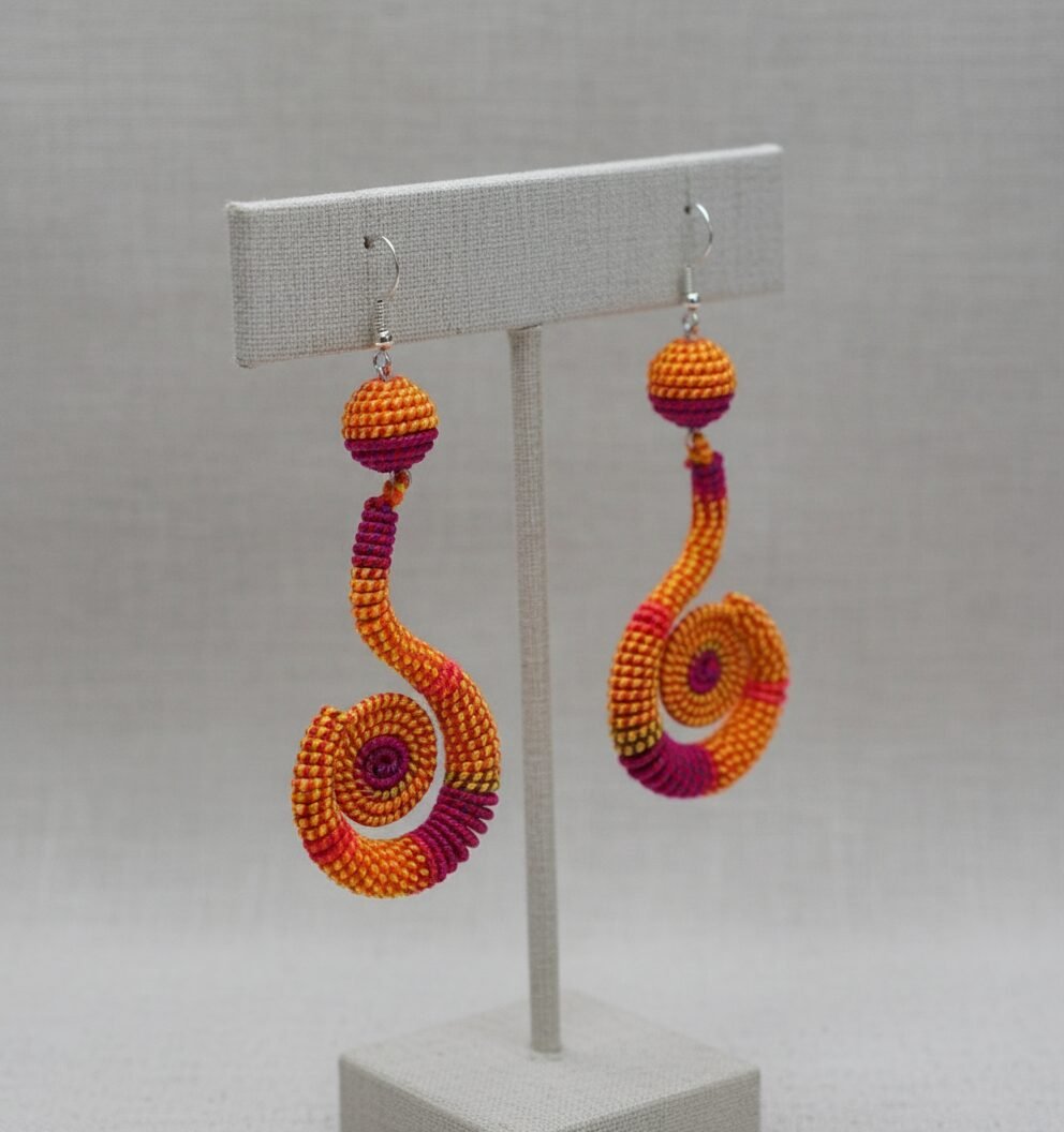 Aretes Bordadas Colgante Artesanal De Moda Para Mujer - Image 2