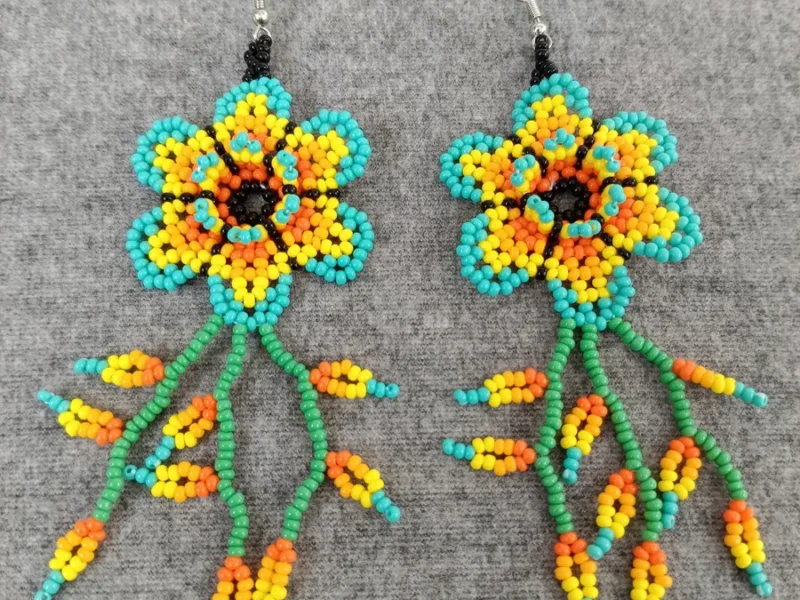 Pendientes De Flor Artesanal De Chaquira Para Mujer