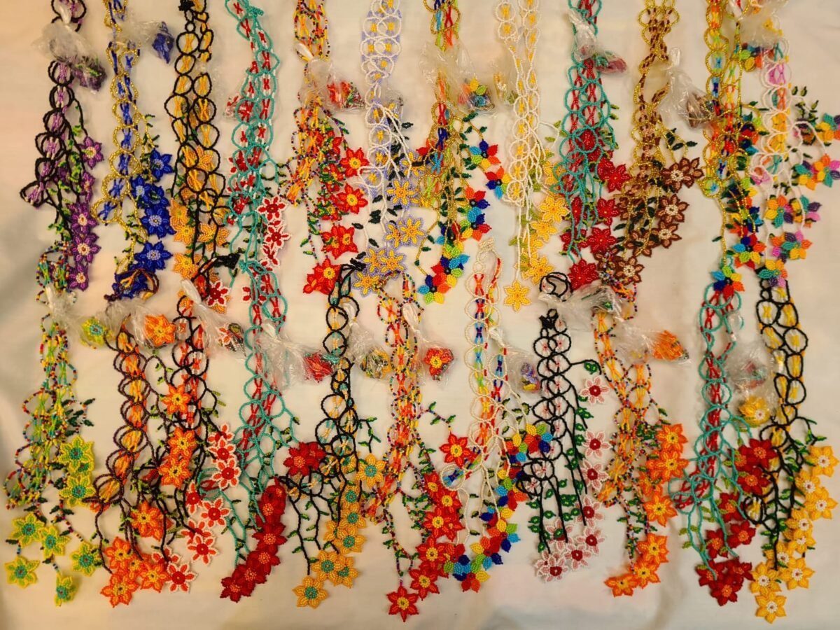 Gargantilla Con Aretes De Chaquira Floral Para Dama - Image 5