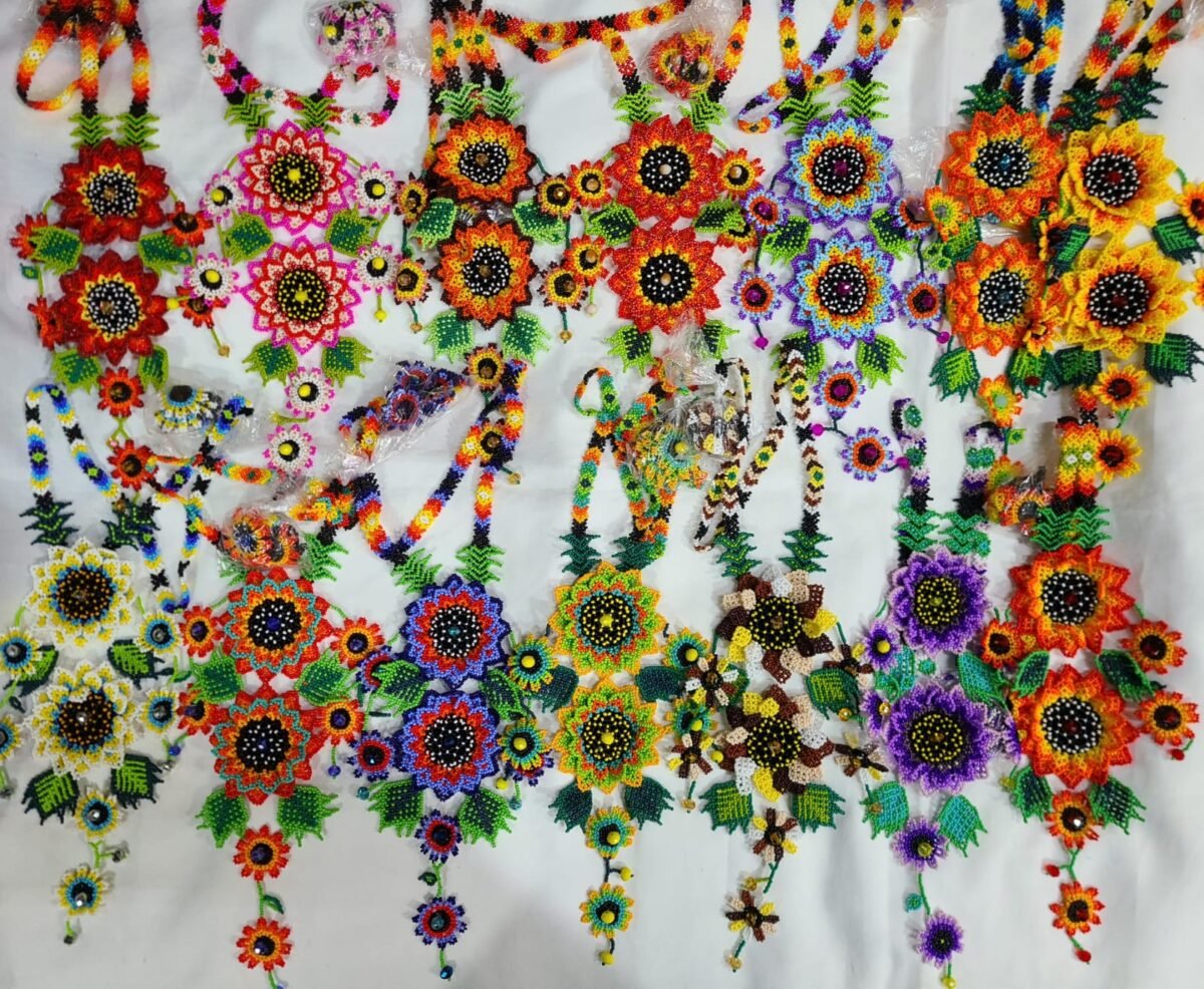 Collar Largo De Grirasol Con Aretes Y Pulsera De Chaquira - Image 4