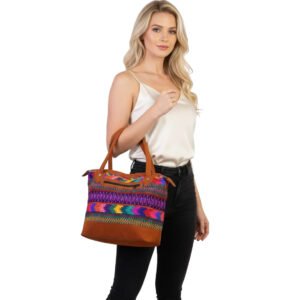 Bolsa de Gamuza con Bordado Artesanal Colorido