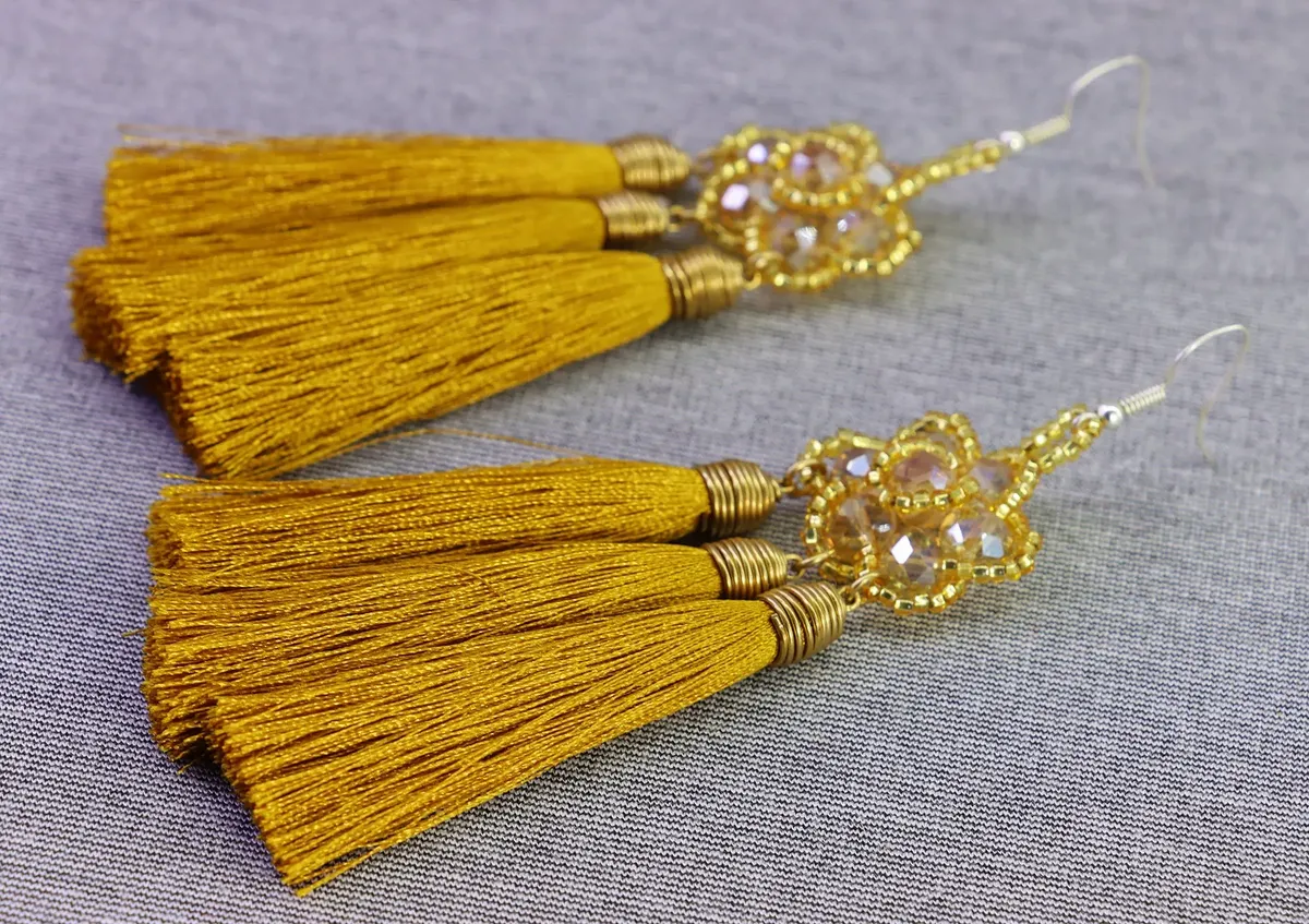 Aretes Largos De Cristal Con Flecos De Hilo Artesanal - Image 3