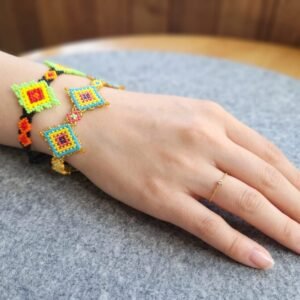 Pulsera de Chaquira con Diseños de Rombo Estilo Huichol Artesanal