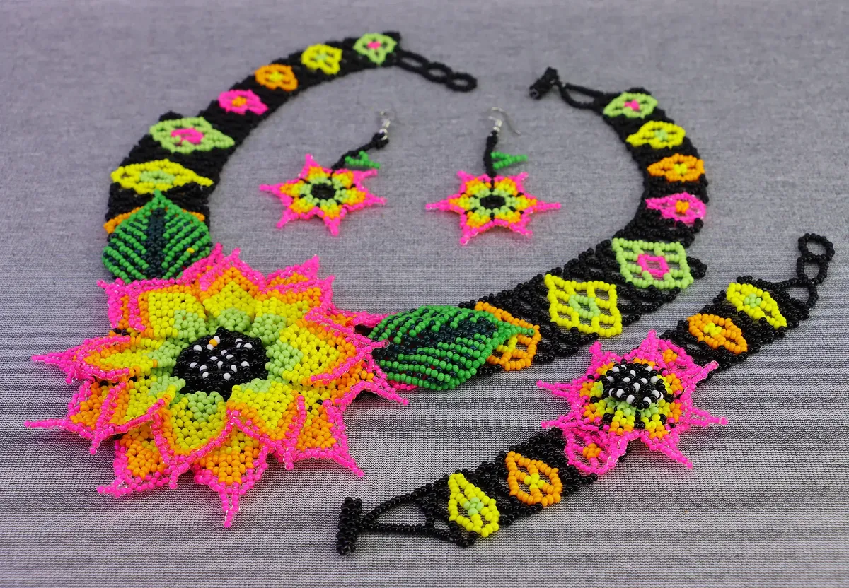 Set Gargantilla Chaquira Girasol Con Aretes Y Pulsera - Image 3