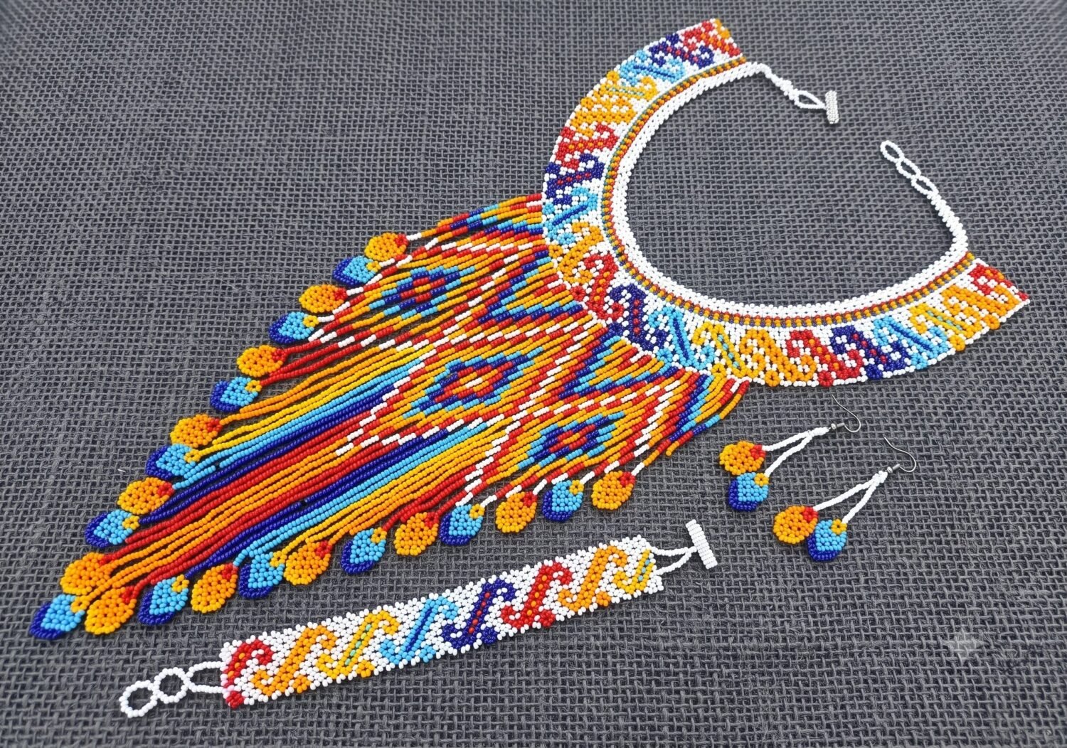 Juego de Collar Flecos Pulsera y Aretes de Chaquira Huichol - Image 3
