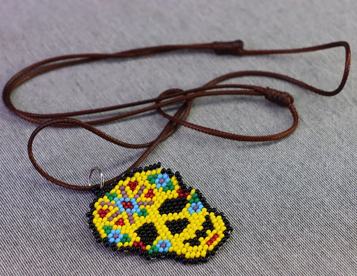 Collar Dije Calavera Chaquira Artesanal Huichol - Imagen 3