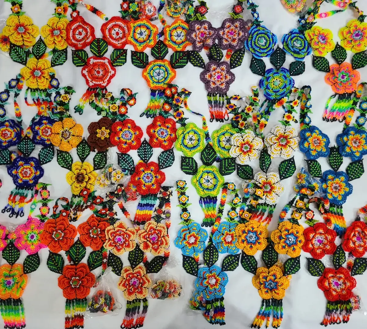 Juego De Collar Largo Con Aretes Y Pulsera Arte Huichol - Imagen 3